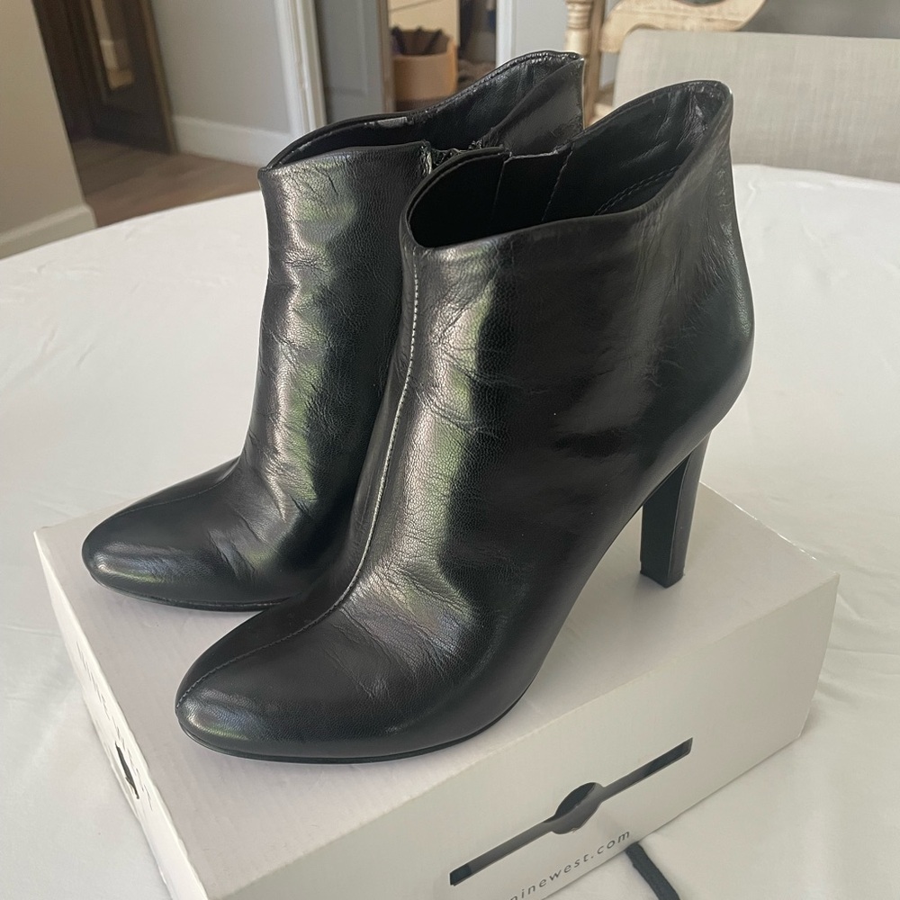 Nine West Black Leather Pointed-Toe High-Heel Ankle Booties